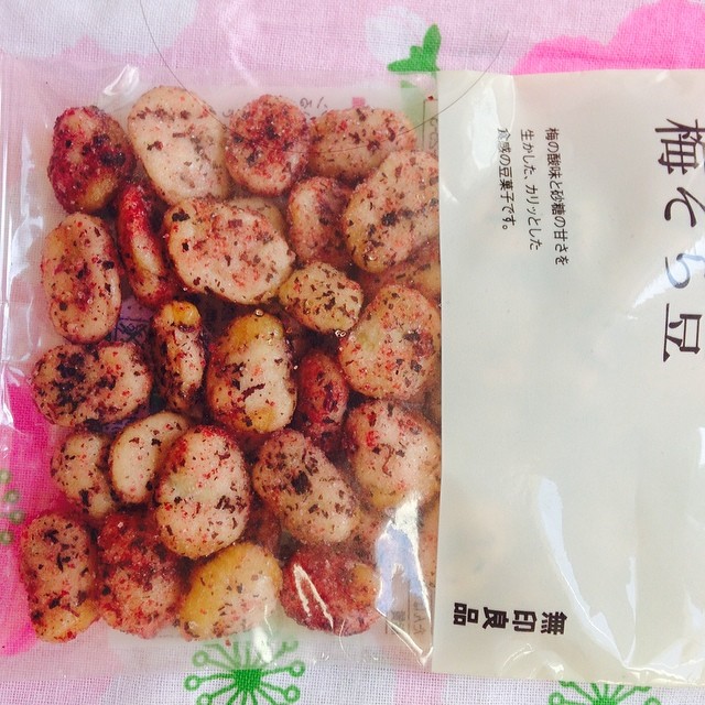 Excited about my bounty of #sakura cherry blossom treats I just got from my sister who was in Japan. Here's the toasted beans with salted blossoms furikake from #MUJI. I've got tons more to share. Let me know any ideas you may have in how to enjoy them.